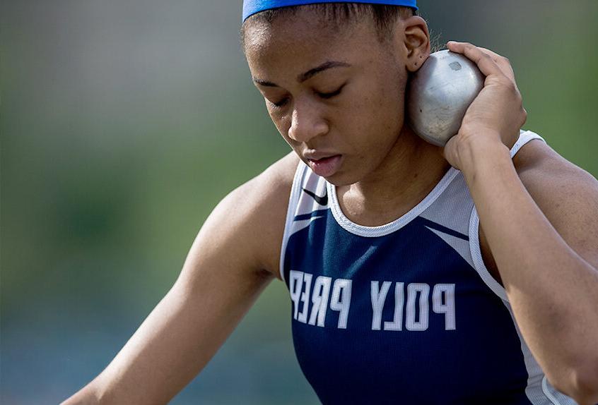 girls track ball throw